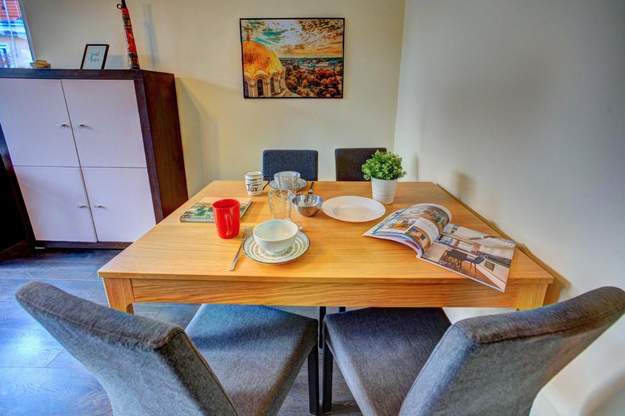 1bd Nest In The Heart Of A Traditional Апартаменти
